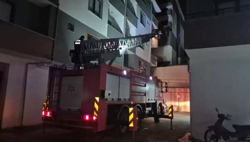 Uyuyakalan Çocuk Mahallede Geceyi Şenlendirdi: Ebeveynlerden Olağanüstü Tepkiler!