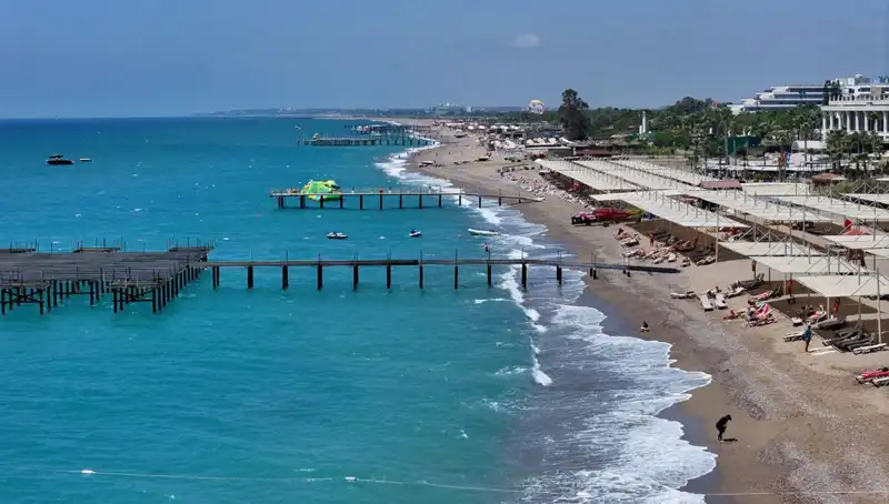 Antalya Sahilleri: Güneşin Parlak Yüzü Özlemle Bekleniyor