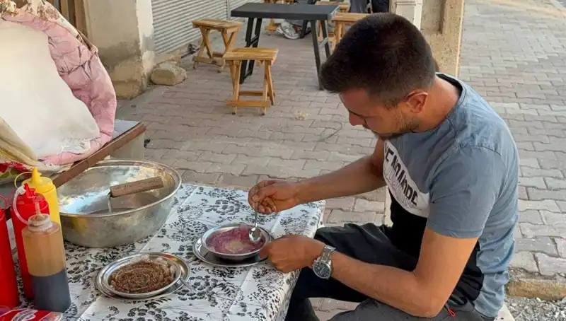 Toros Dağları’ndan Topladığı Lezzetleri 50 TL’ye Satıyor: Eşsiz Bir Deneyim