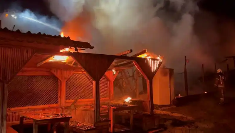 Şile'de Yürekleri Yakan Restoran Yangını: Altı Gözleme Dükkanı Küller İçinde Kaldı