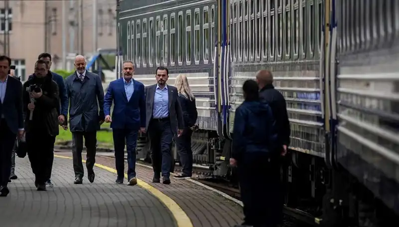 Dışişleri Bakanı Fidan, Ukrayna Ziyaretinde Diplomasinin Nabzını Tutuyor