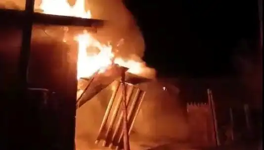 Karabük'te Yangın Korkutan Anlar: İki Ev Alev Alev Yandı!