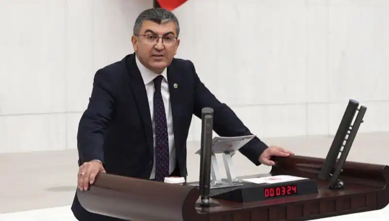 Hasan Ekici, Gelecek Partisi'nden Sürpriz İstifasıyla Gündemi Salladı
