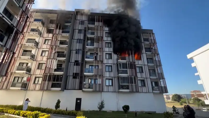 Çanakkale'de Yangın Paniği! Sabahı Korku Dolu Anlarla Karşıladılar