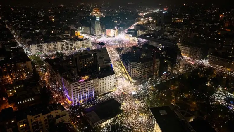 Sırbistan'da Öğrenci Hareketleriyle Sarsılan Belgrad Sokakları