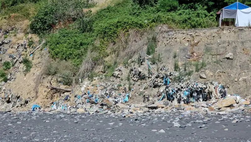 Kozlu Sahil'deki Çöp Yığını: Doğa ve İnsan Arasındaki Dengeyi How'muzda Sarsıyor
