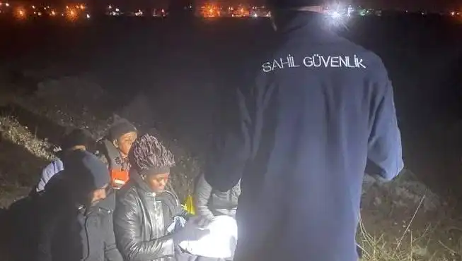 İzmir'de 7 Düzensiz Göçmen Yakalandı: Sınır Güvenliği Artırılıyor