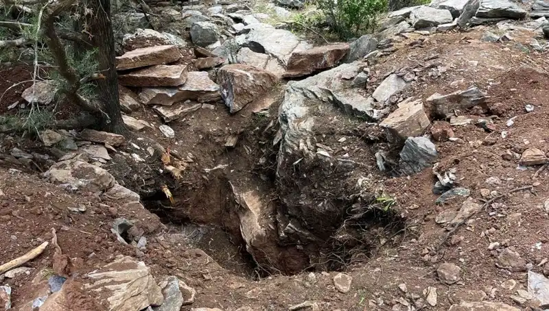 Eski Vali ve Emekli Albay Define Peşindeyken Suçüstü Yakalandı