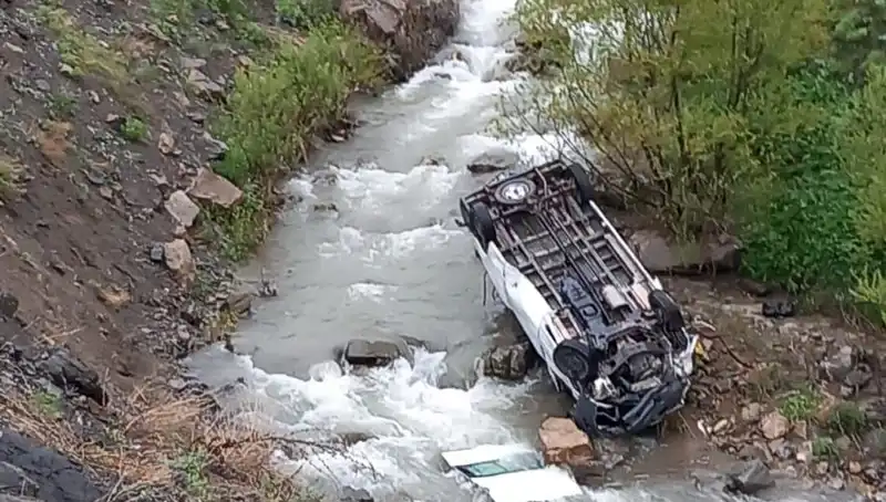 Hakkari'de Minibüs Devrildi: 2 Ölü, 3 Yaralı! Kazanın Ayrıntıları Ortaya Çıktı