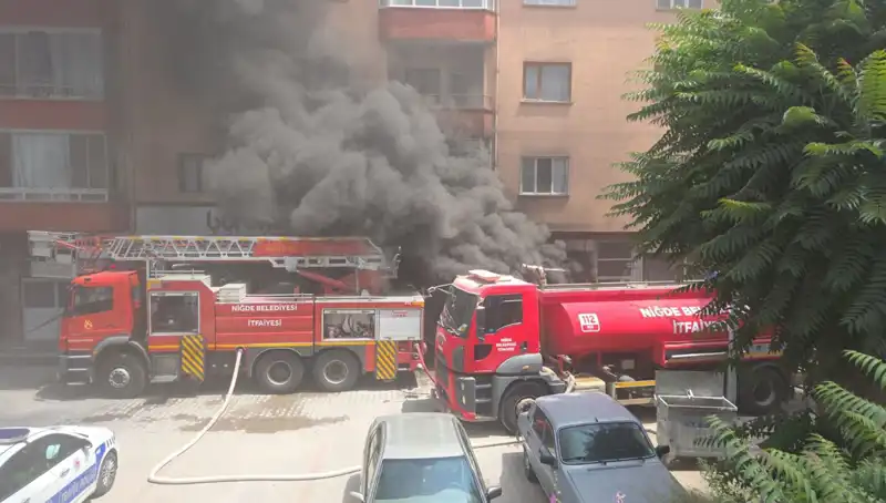 Niğde'deki Beyaz Eşya Deposunda Yangın! Bölge Halkını Tedirgin Eden Olay