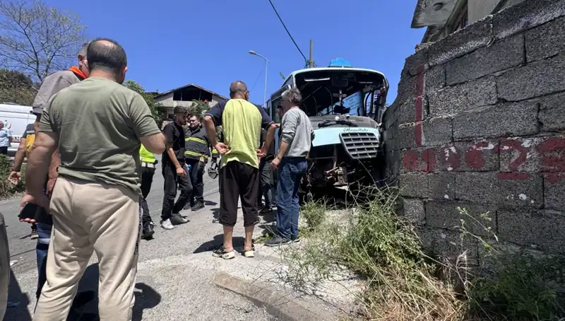 Minibüs Kazasında 14 Kişi Yaralandı: Güvenlik Artık Her Zaman Ön Planda!