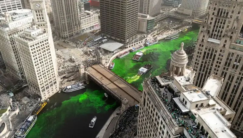 Chicago Nehri Aziz Patrick Günü İçin Yeşile Boyandı: Renkli Kutlamalar