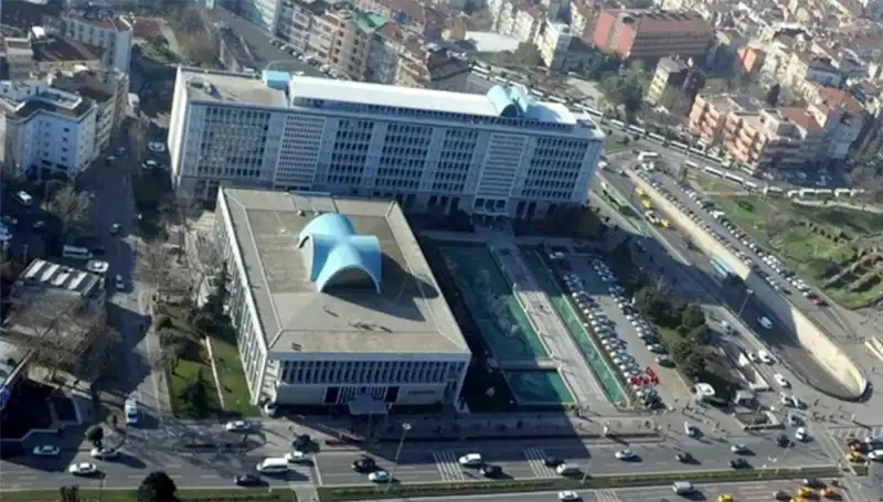 İBB Soruşturmasında Sır Perdesi: "Enderun" WhatsApp Grubu Mesajları İnceleniyor