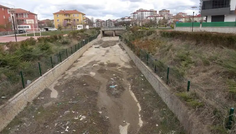 Kuraklık Tehlikesi: Coşkun Akarsular Hızla Kuruyor!