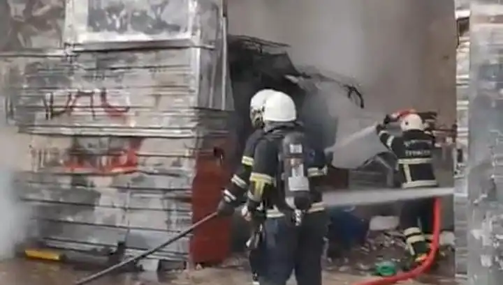Şanlıurfa'da Korkutan Hurda Deposu Yangını: Nefesleri Kesti