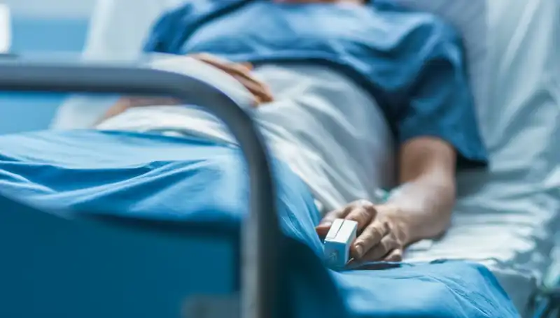 Mide Ağrısıyla Gittiği Doktorda Hayatını Kaybeden Genç: Tehlikeli Durum!