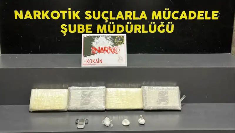 İzmir'de Dev Uyuşturucu Operasyonu: 500 Kilogram Madde Ele Geçirildi