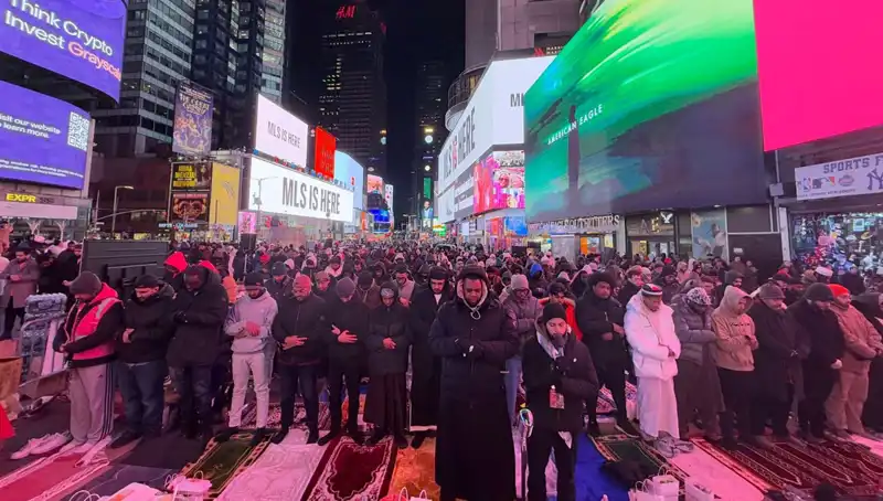 New York Times Meydanı'nda Teravih Namazı: Tarihi Anların İçinde Biraraya Geldiler