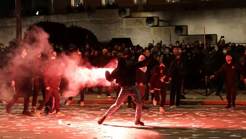 Yunanistan'da Hükümette Gensoru Krizi: Atina’da Çatışma ve Protestolar Patlak Verdi