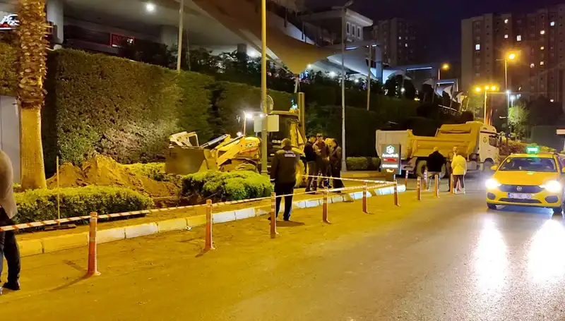 Avm Girişinde Doğalgaz Paniği: Kalabalıkta Panik Anları Yaşandı