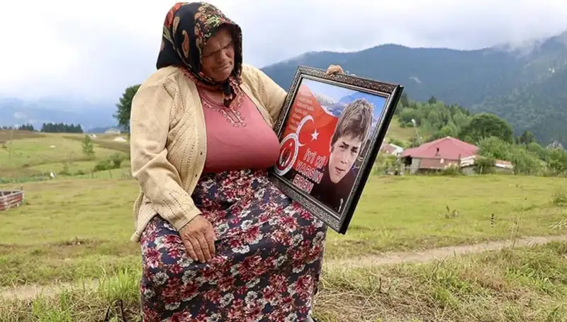 DEM Parti, Eren Bülbül'ün Anneleri Unutmadı: Bayramda Bir Araya Geldiler