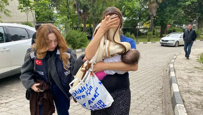 Evlerde Hırsızlık Yapan Kadın, Güvenlik Kameralarıyla Yakalandı
