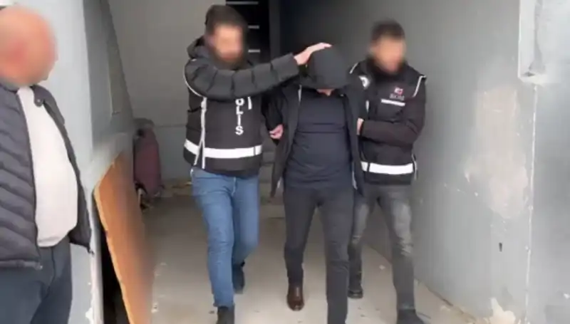 Dört İlde Büyük Operasyon: Çetelere Darbe, Silah ve Bombalar Ele Geçirildi!