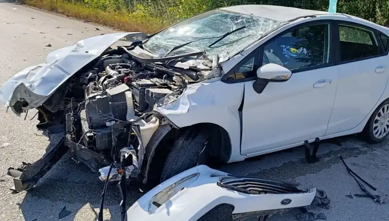 Çanakkale'de Trafik Kazası: İki Kişi Yaralandı, Detaylar Haberimizde