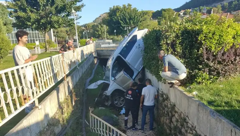 Muğla’da Direksiyon Kırınca Talihsiz Kaza! Ayrıntılar Şoke Ediyor