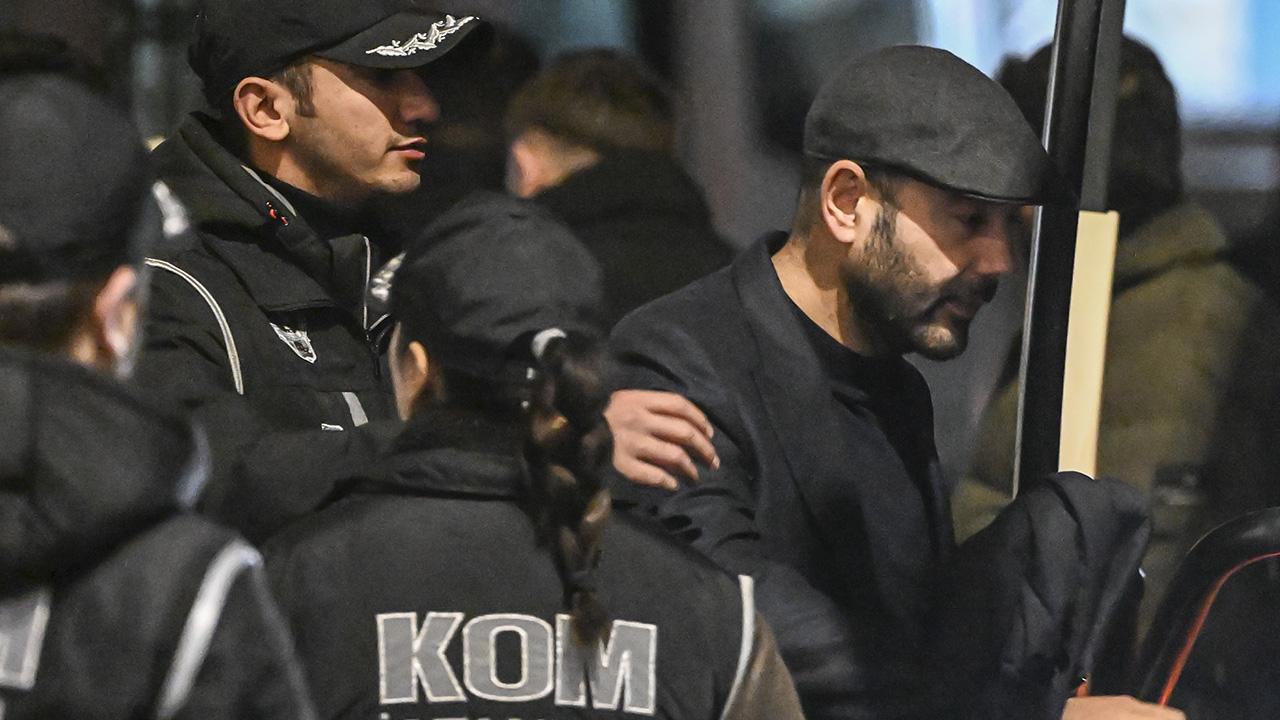 Beşiktaş Belediye Başkanı Akpolat, İstifa Etti