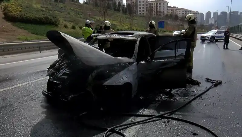 : Alev Alev Yanan Otomobilin Dramı: Yangın Nasıl Kontrol Altına Alındı?