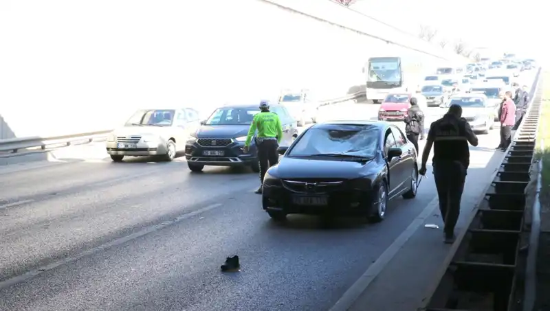 Polisten Kaçan Genç, Üst Geçitten Atlayarak Yürekleri Ağızlara Getirdi