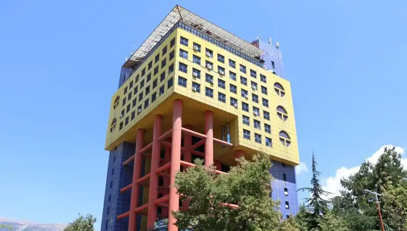 Dünyanın En Saçma Binası Yerine Heyecan Verici Yeni Proje Başladı