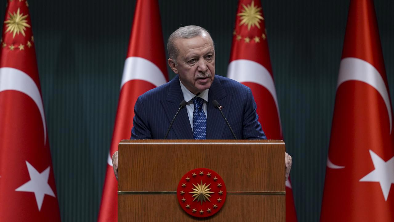 Cumhurbaşkanı Erdoğan, Depremzedelerin Durumunu İnceledi