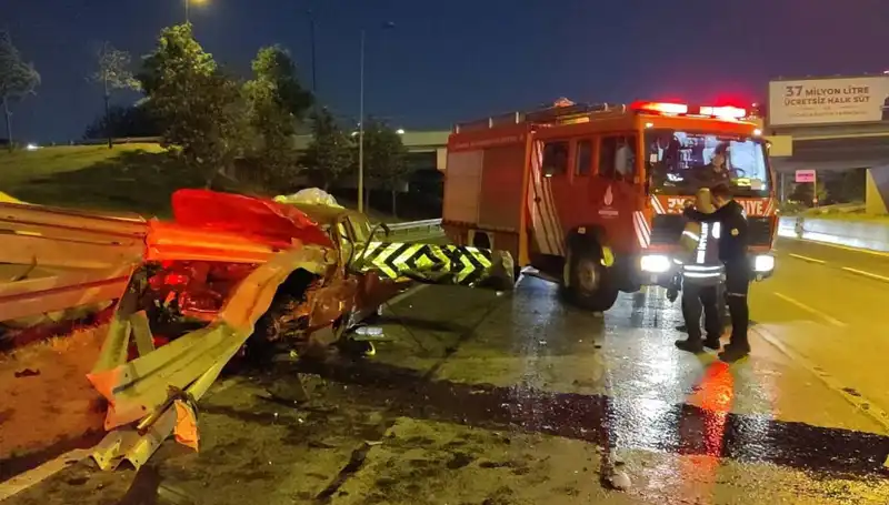 Otomobile Saplanan Bariyerin Korkunç Sonucu: Sürücü Ağır Yaralandı!