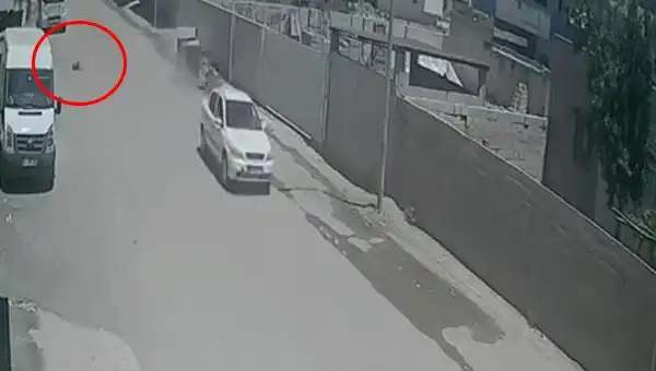 Otomobil Küçük Çocuğa Çarptı, Sürücü Kaçtı! Olayın Detayları Ortaya Çıktı